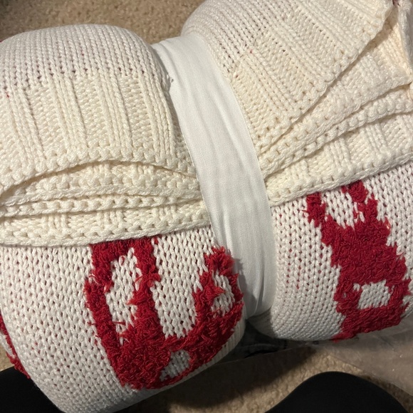 NWT Pottery Barn Festive Candy Cane Red and White Knit Throw 50x60 - Picture 4 of 4